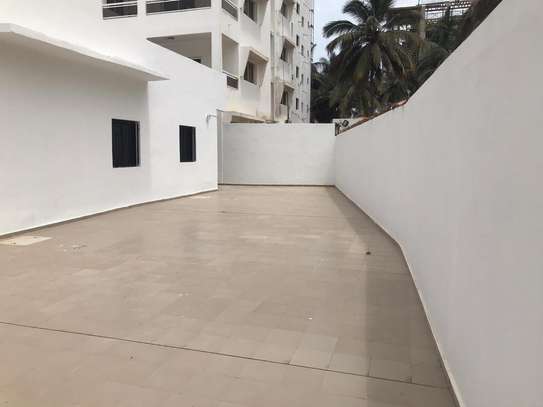 Almadies villa à usage de bureaux image 14