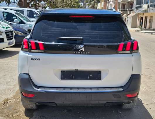 Peugeot 5008 image 8
