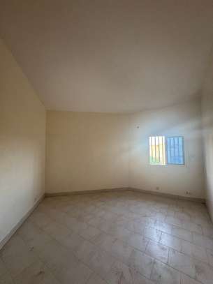 Villa R+1 à Louer à Ndayane image 9