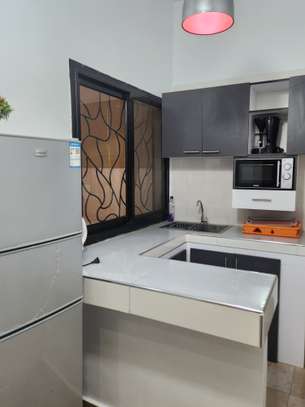 Joli studio meublé image 5