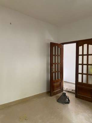 Villa R+2 à vendre Tf aux Maristes image 2