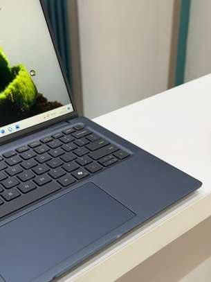 Dell Latitude 7450 image 5