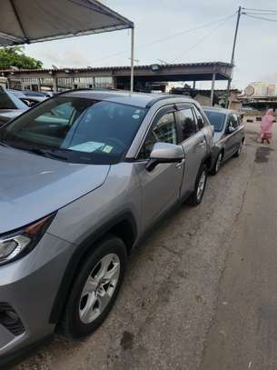 Toyota Rav 4 essence 2021 image 4