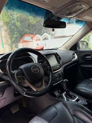 Location Jeep Cherokee image 4