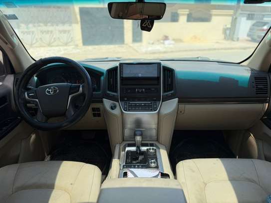 Toyota Land Cruiser V8 - Année *2021* - image 11