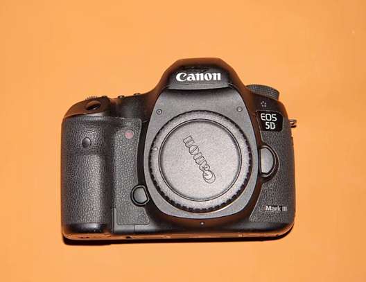 Canon 5d mark iii image 3