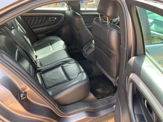 Ford taurus image 3