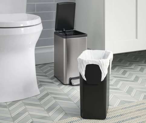 Deux poubelles à pédale KOHLER de 6L en inox image 4