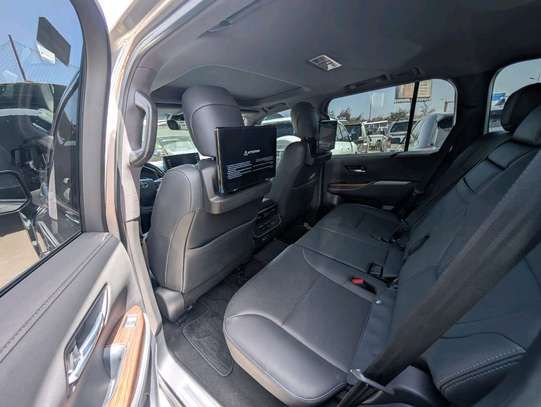 Land cruiser 2022 image 5