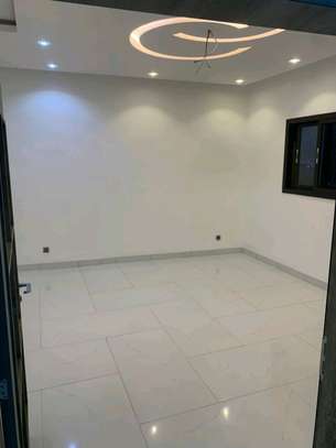 Immeuble R+ 11 image 3