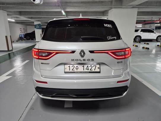 Renault SUV blanc phares LED design moderne image 3