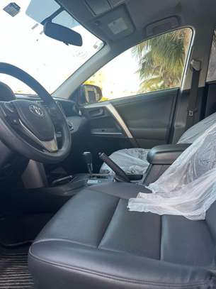 Toyota Raf4 image 2