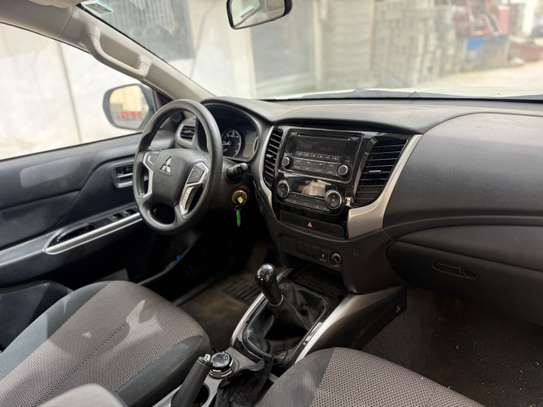 Mitsubishi l200 2024 image 4