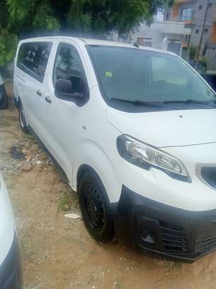 MINIBUS PEUGEOT EXPERT  9 Places image 3