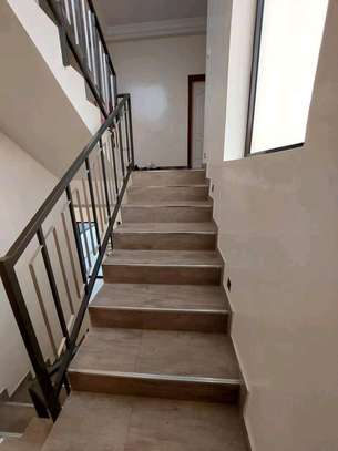 Villa F6 à louer aux Almadies image 9