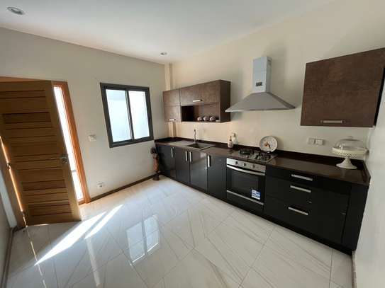 SUPERBE F4 À LOUER –CORNICHE MERMOZ image 10