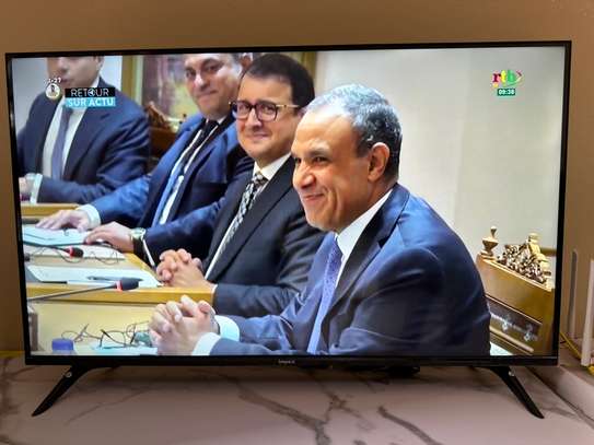 Smart TV et table télé image 2