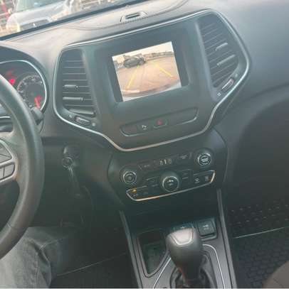 Jeep cherokee latitude 2019 image 9