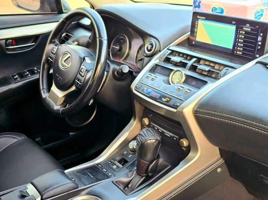 Lexus NX300h 2020 image 4