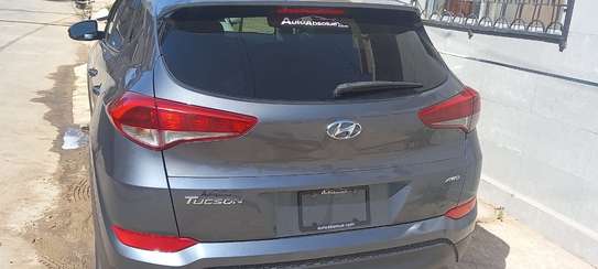 HYUNDAI TUCSON EXCELLENT LOCATION image 2