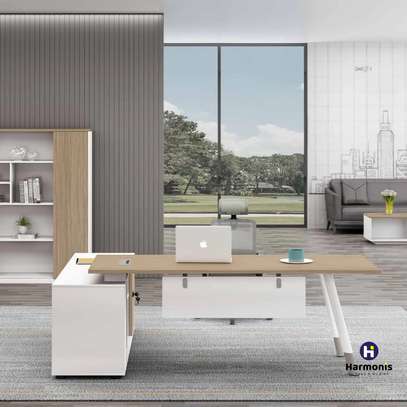 Des tables de bureau – Élégance, solidité et fonctionnalité image 11