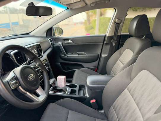 KIA SPORTAGE image 2