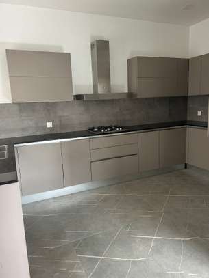 Appartement de standing au point E image 3
