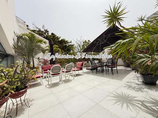 Villa R+2 avec jardin à louer aux almadies image 5