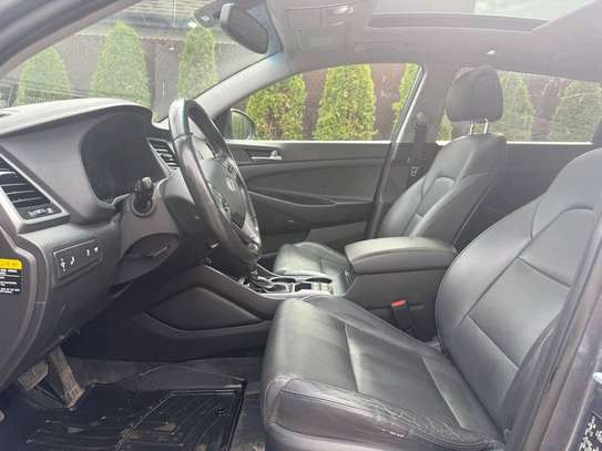 HYUNDAI TUCSON image 8