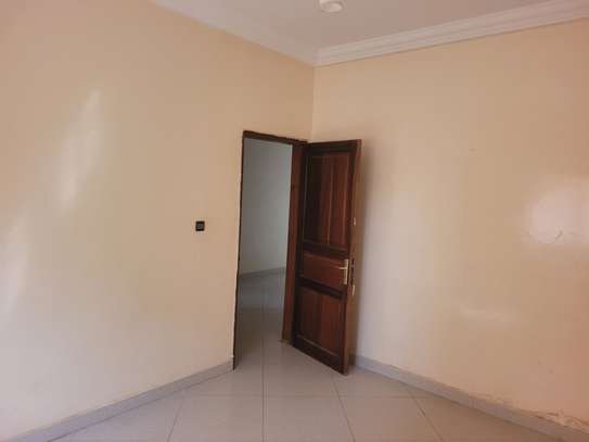 Trois chambres à louer par mois image 3