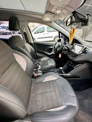 PEUGEOT 2008 image 3