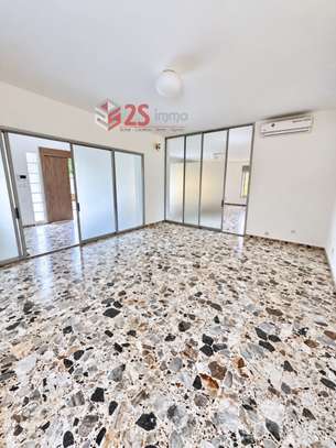 Villa R+1 à louer à Fann Résidence image 6