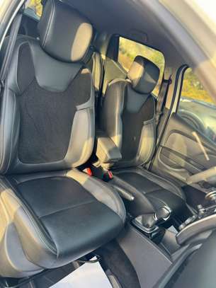 RENAULT CLIO 2019 image 10