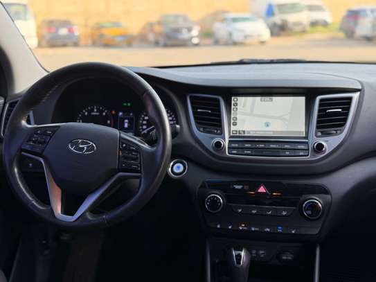 Hyundia Tucson image 13