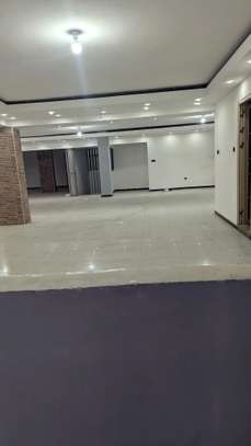 A loué un grand show toum de700m2 image 4