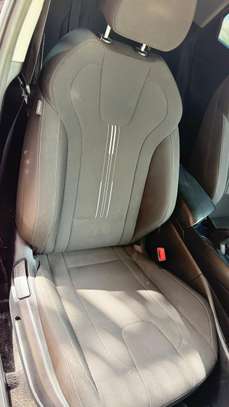 A vendre Hyundai Elantra image 5