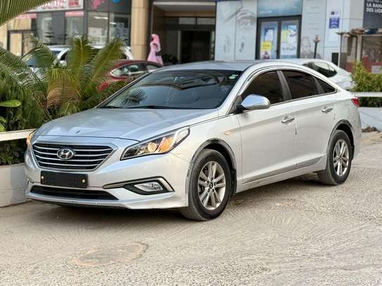 Hyundai sonata image 2
