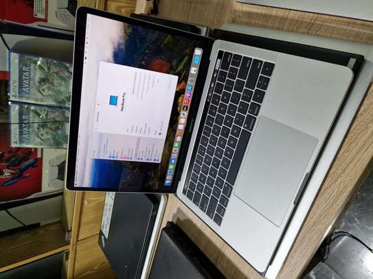 Macbook Pro touch bar 2019 13 image 2