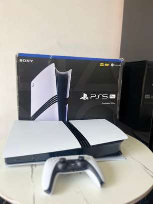 PS5 PRO NEUF 2TERA image 2