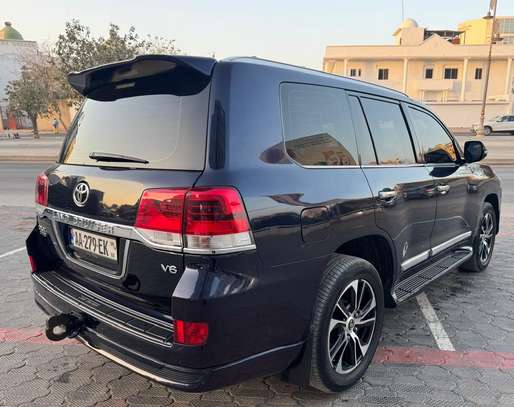 TOYOTA LAND CRUISER V6 2021 image 2