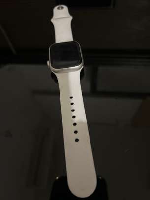 apple watch series 8 image 2