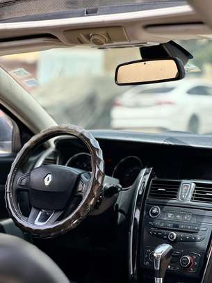 Renault latitude image 12