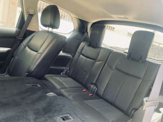 Nissan Pathfinder 7 Places image 7