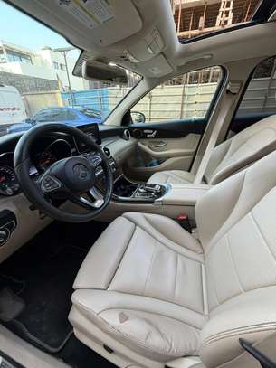 Mercedes GLC 300 année 2018 image 2