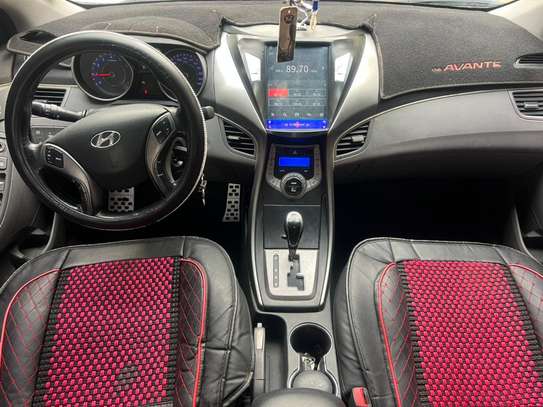 Hyundai Elantra Limited image 3