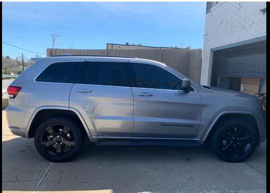 Jeep Grand Cherokee image 2