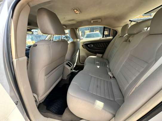 Ford Taurus image 8