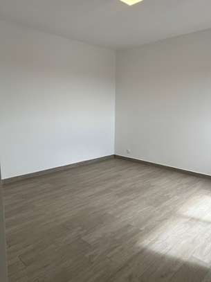 Appartement à louer au point e image 12