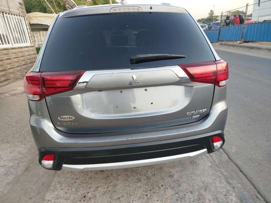 Mitsubishi Outlander image 5
