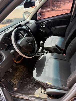 RENAULT DUSTER image 3